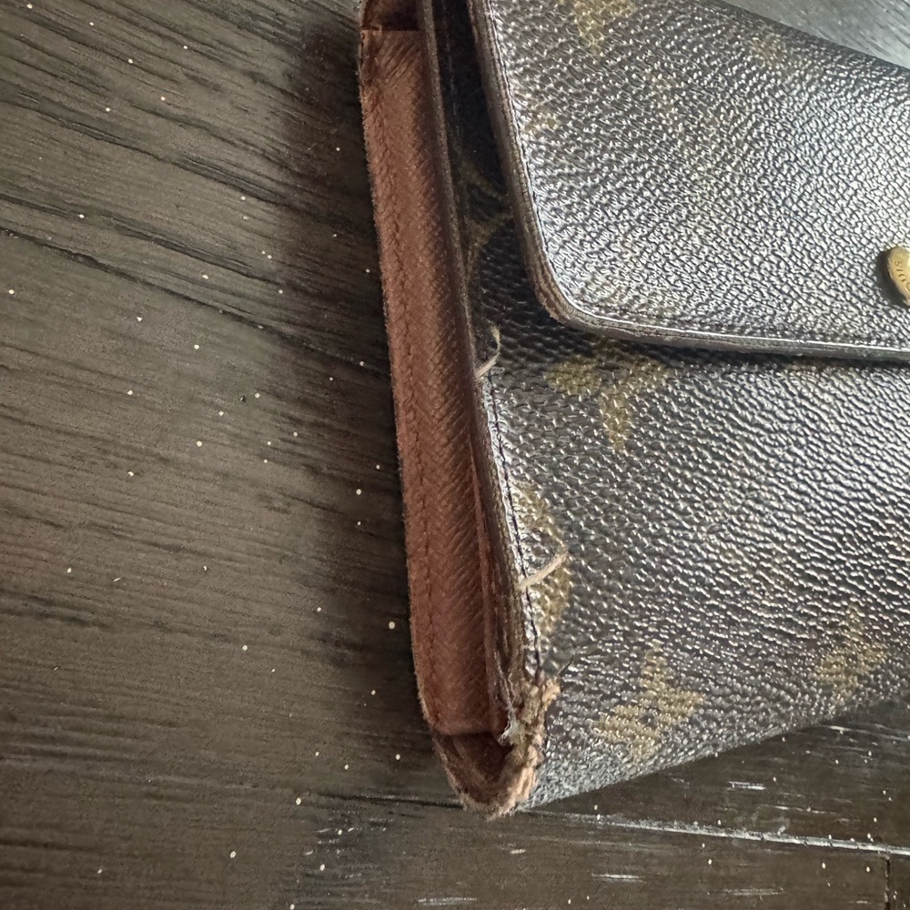 Louis Vuitton Trifold Snap Monogram Wallet - Picture 3 of 14